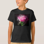 黒背景のピンクのバラの水彩画 Tシャツ (正面)