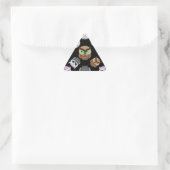 黒背景の上の可愛いフクロウのイラスト 三角形シール (バッグ)