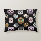 黒背景の楽しいフクロウ柄 アクセントクッション (正面)