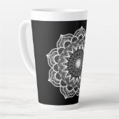 黒背景の白い曼荼羅 カフェラテマグ (左アングル)