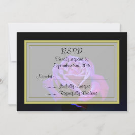 黒背景の紫のバラ RSVP 招待状