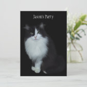 黒背景の誕生日パーティーに猫を招待 招待状 (スタンド正面)