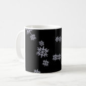 黒背景の雪の結晶 コーヒーマグカップ (正面左)