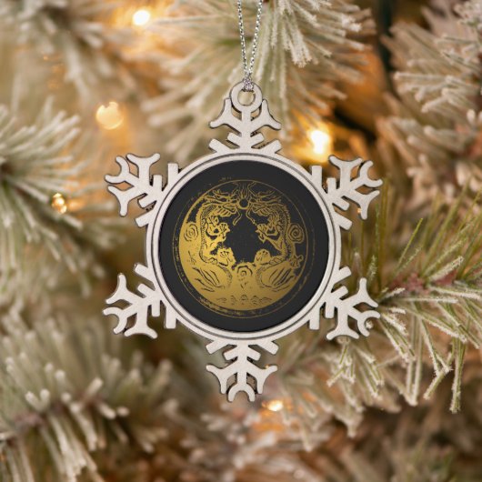 黒背景ゴールデン中国のドラゴン新年 スノーフレークピューターオーナメント (ツリー)