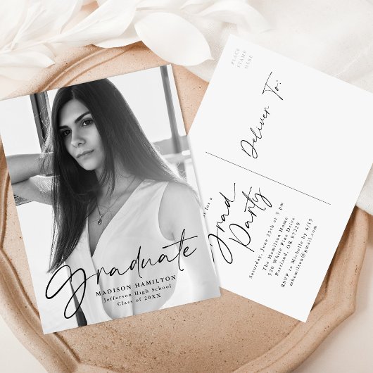 黒脚本スタイリッシュ写真卒業パーティー インビテーションポストカード