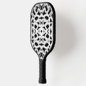 黒色の白色の管状配管 ピックルボールラケット (左)