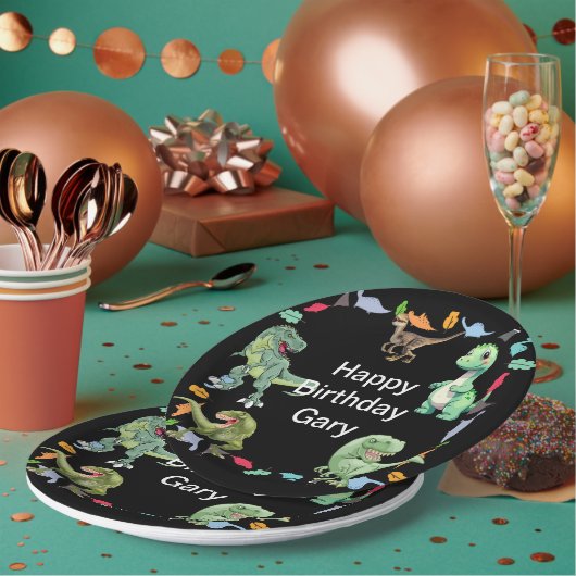 黒色背景の恐竜の誕生日パーティー ペーパープレート (複数)