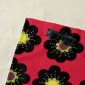 黒花赤背景スカンジナビアの花 ビーチタオル (インサイチュ)