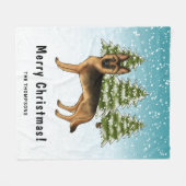 黒褐色のドイツの羊飼い犬の冬の森 フリースブランケット (正面(横))