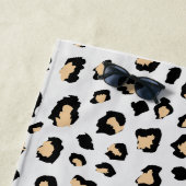 黒褐色の動物ヒョウ野猫 ビーチタオル (インサイチュ)