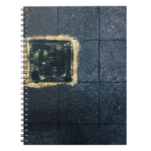 黒褐色の木製の板2枚 ノートブック (正面)