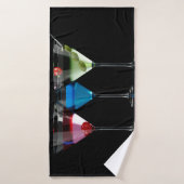 黒違う色のマルティーニ眼鏡のカクテル バスタオル (バスタオル)