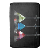 黒違う色のマルティーニ眼鏡のカクテル バスマット (正面縦)