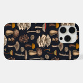 黒鉛の上の野生のキノコ iPhoneケース (裏面横)