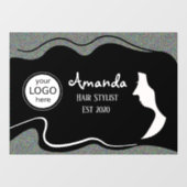 黒長髪の女性の美容師ウィンドウにしがみつく ウィンドウサイン (シート)