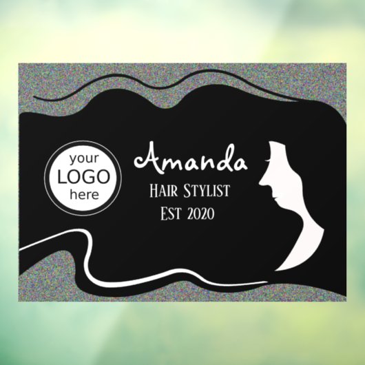 黒長髪の女性の美容師ウィンドウにしがみつく ウィンドウサイン (シート3)