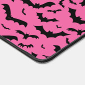 黒飛んでいるこうもりピンク デスクマット (コーナー)
