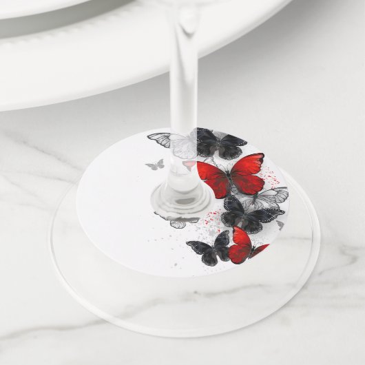 黒飛んでいると赤のモルフォ ワイングラスタグ (クローズアップ)