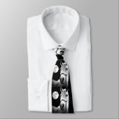 黒馬と白馬 – 夜のネクタイで満月 ネクタイ (タイ)