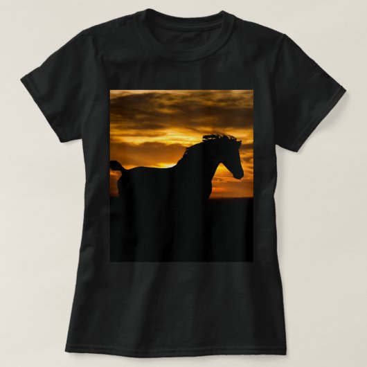 黒馬の日の入りシルエット Tシャツ (デザイン正面)