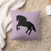 黒馬シルエッランニングトの馬の紫色の枕 クッション (ブランケット)