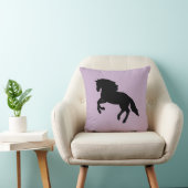 黒馬シルエッランニングトの馬の紫色の枕 クッション (椅子)