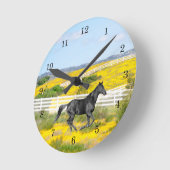 黒馬ランニングの花のフィールド ラウンド壁時計 (傾斜)