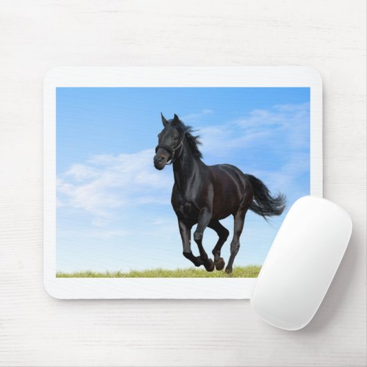 黒馬走の緑の草地 マウスパッド (マウス)
