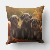 黒髪のポインティンググリフォンの子犬の秋 クッション (裏面)