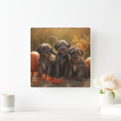 黒髪のポインティンググリフォンの子犬の秋 スクエア壁時計 (ホーム)