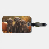 黒髪のポインティンググリフォンの子犬の秋 ラゲッジタグ (裏面横)