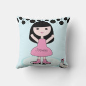 黒髪の女の子のフィギュアスケート選手の枕 クッション (裏面)