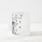 黒髪の男の子のロックスター フロストグラスマグカップ (正面左)