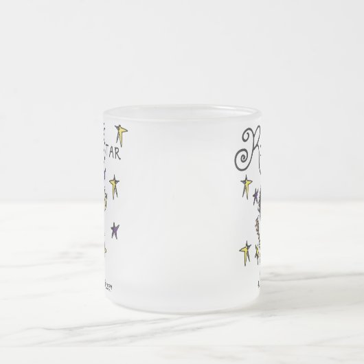 黒髪の男の子のロックスター フロストグラスマグカップ (中央)