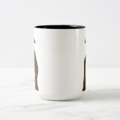 黒髪の美女：カスタマイズ可能な女の子のイラストMu ツートーンマグカップ (中央)