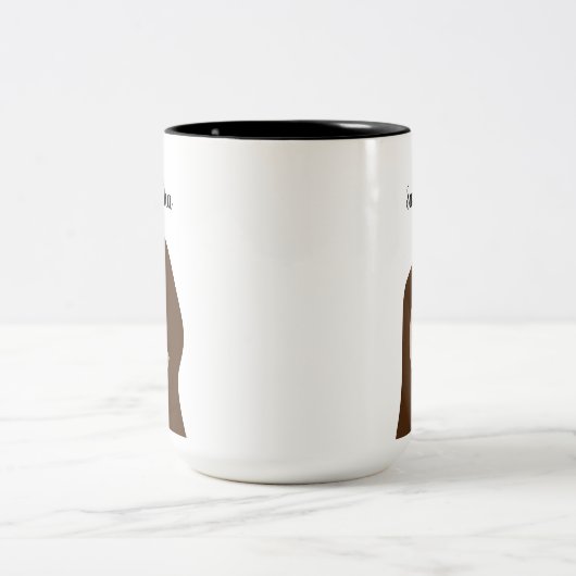 黒髪の美女：カスタマイズ可能な女の子のイラストMu ツートーンマグカップ (中央)