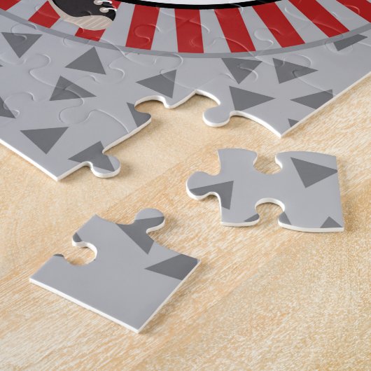 黒髪スケートボードボーイ – グレーレッド ジグソーパズル (側面)