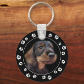黒髪ダックスント子犬のポーが愛をプリント キーホルダー (正面)