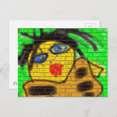 黒髪ビー女性グラフィティウォールグリーン ポストカード (正面/裏面)