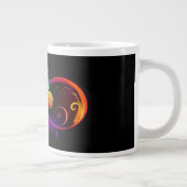 黒鮮やかに虹の蝶がある無限大 ジャンボコーヒーマグカップ (右)