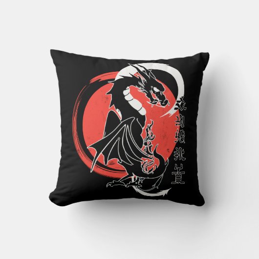 黒龍、赤月 クッション (正面)