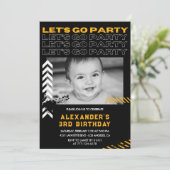 黒3歳の誕生日招待状ボーイフォトスプレー 招待状 (スタンド正面)