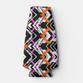 黒、オレンジ、およびピンクの手描き矢印パターン ボトルクーラー (正面)