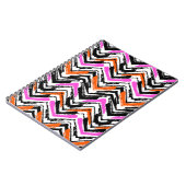 黒、オレンジ、ピンクの手描き山形 ノートブック (左側)