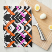 黒、オレンジ、ピンクの手描き矢印パターン キッチンタオル (四つ折り)