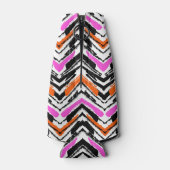 黒、オレンジ、ピンクの手書きシェブロン模様 ボトルクーラー (裏面)