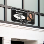 黒、灰色、白のビニールの卒業写真 横断幕 (ビルの外側)