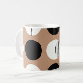 黒、白い円、茶色の背景。 コーヒーマグカップ (正面左)