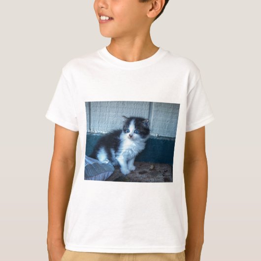 黒+白の子猫 Tシャツ (正面)