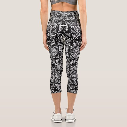 黒+白の部族の幾何学的 カプリレギンス (裏面)